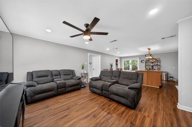 614 Colonial Drive, Athens, TX 75751