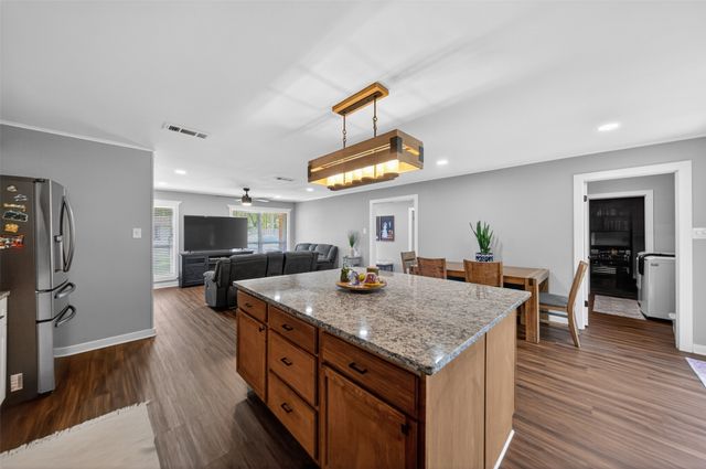 614 Colonial Drive, Athens, TX 75751