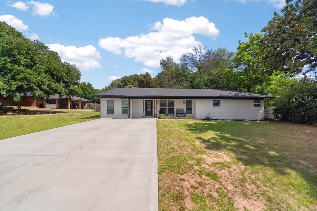 614 Colonial Drive, Athens, TX 75751