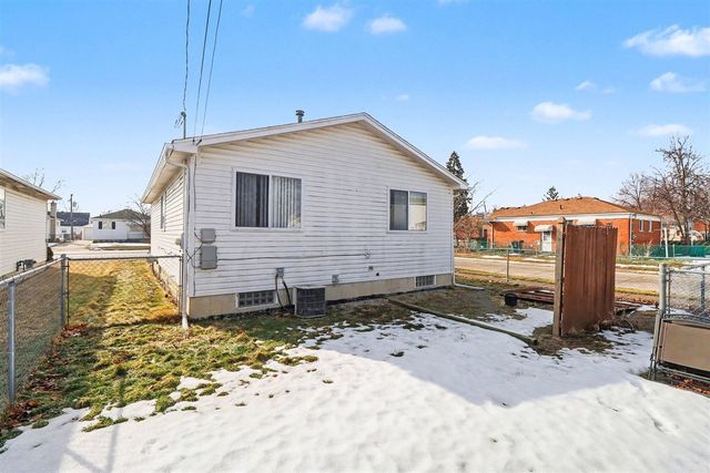 17245 Martin Road, Roseville, MI 48066