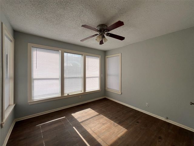 843 N Clinton Avenue, Dallas, TX 75208