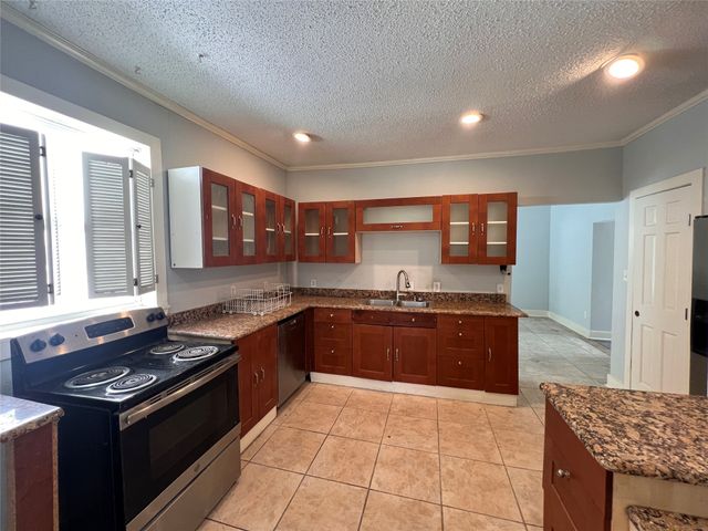 843 N Clinton Avenue, Dallas, TX 75208