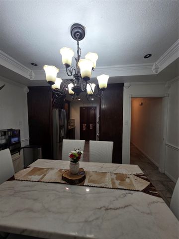 222 W Shady Grove Road W 222 East unit, Irving, TX 75060