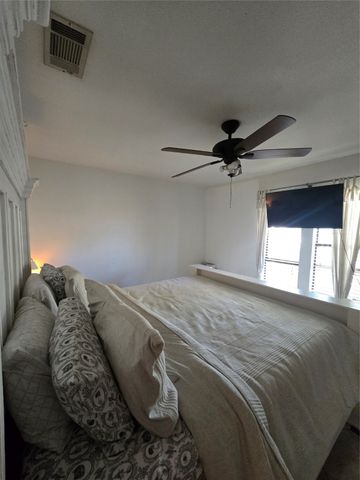 222 W Shady Grove Road W 222 East unit, Irving, TX 75060