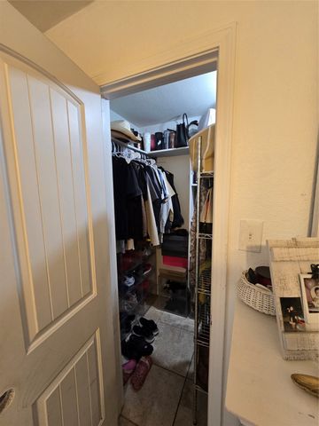 222 W Shady Grove Road W 222 East unit, Irving, TX 75060