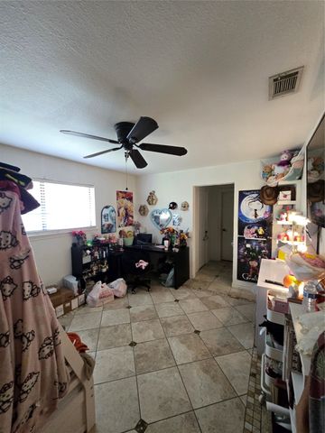 222 W Shady Grove Road W 222 East unit, Irving, TX 75060