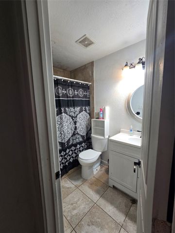 222 W Shady Grove Road W 222 East unit, Irving, TX 75060