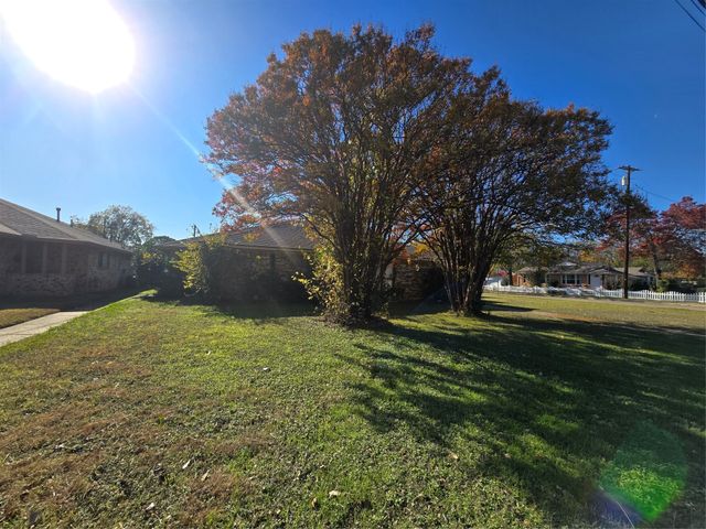 222 W Shady Grove Road W 222 East unit, Irving, TX 75060