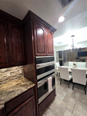 222 W Shady Grove Road W 222 East unit, Irving, TX 75060