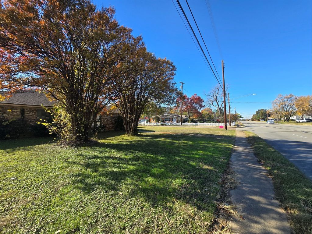 222 W Shady Grove Road W 222 East unit, Irving, TX 75060