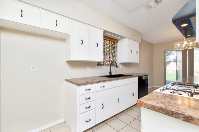 443 E Magnolia Lane, Duncanville, TX 75137