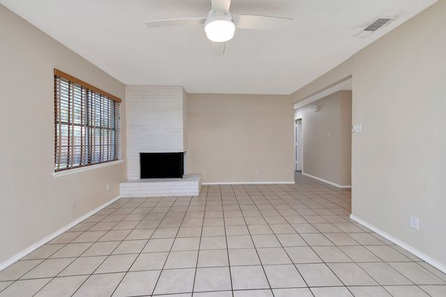 443 E Magnolia Lane, Duncanville, TX 75137