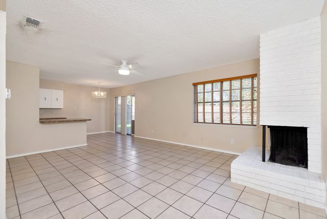 443 E Magnolia Lane, Duncanville, TX 75137