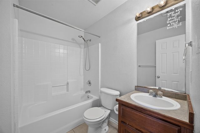 611 Oliver Lane, Waxahachie, TX 75165