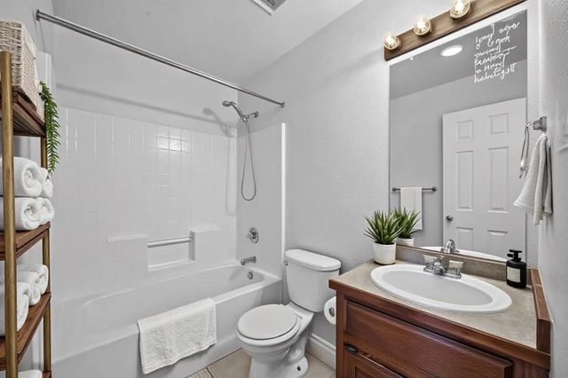 611 Oliver Lane, Waxahachie, TX 75165