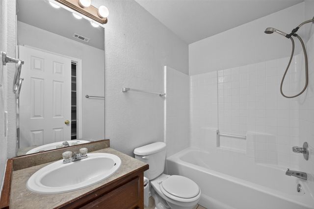 611 Oliver Lane, Waxahachie, TX 75165