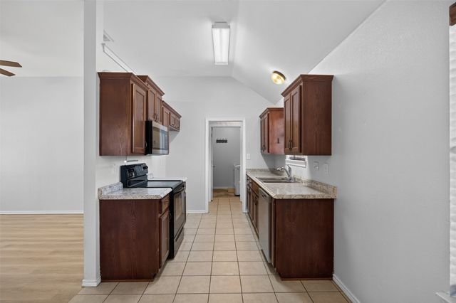 611 Oliver Lane, Waxahachie, TX 75165