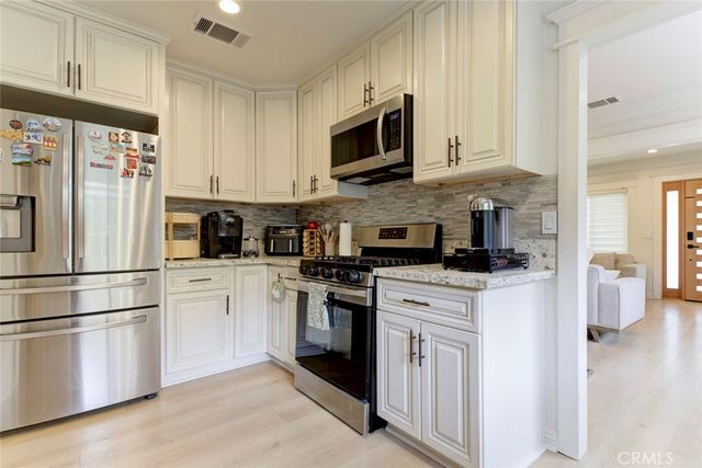 466 Vine, Glendale, CA 91204