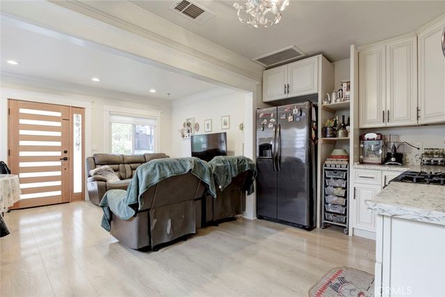 466 Vine, Glendale, CA 91204