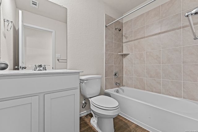 162 Double L Dr, Comfort, TX 78013