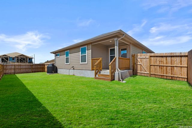 162 Double L Dr, Comfort, TX 78013