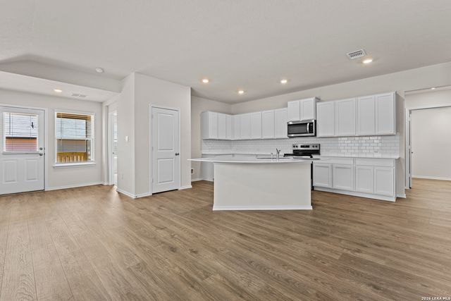 162 Double L Dr, Comfort, TX 78013