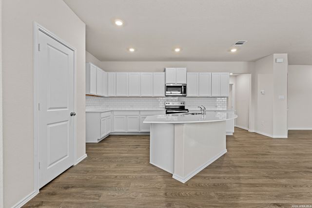 162 Double L Dr, Comfort, TX 78013