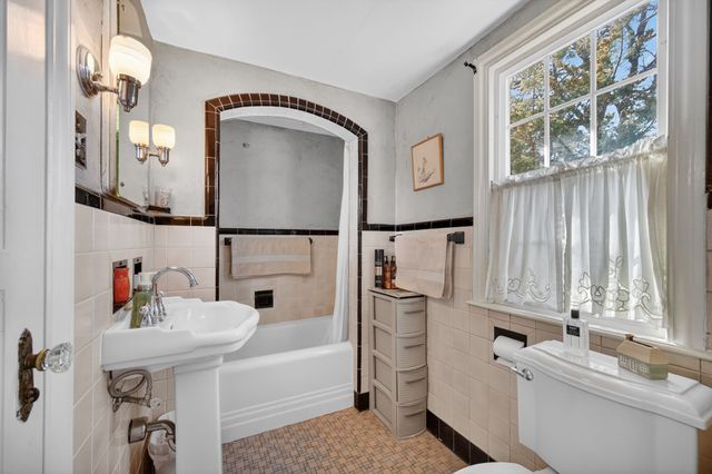 1530 41st Street, Des Moines, IA 50311