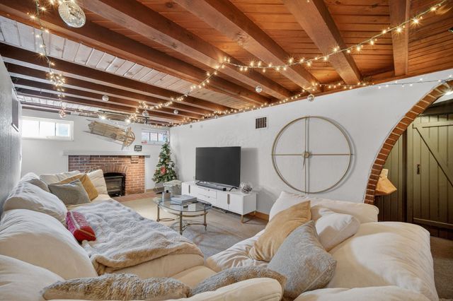 1530 41st Street, Des Moines, IA 50311