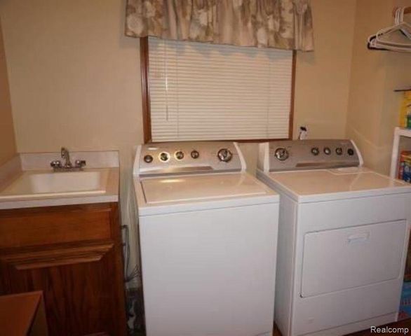 49954 Willowood Drive, Macomb, MI 48044