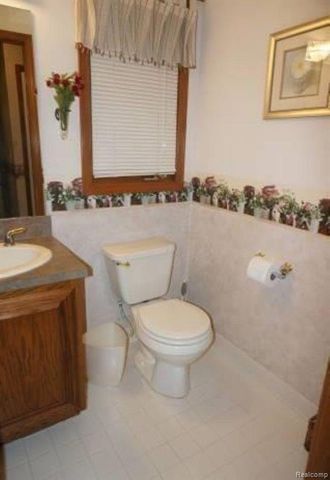 49954 Willowood Drive, Macomb, MI 48044