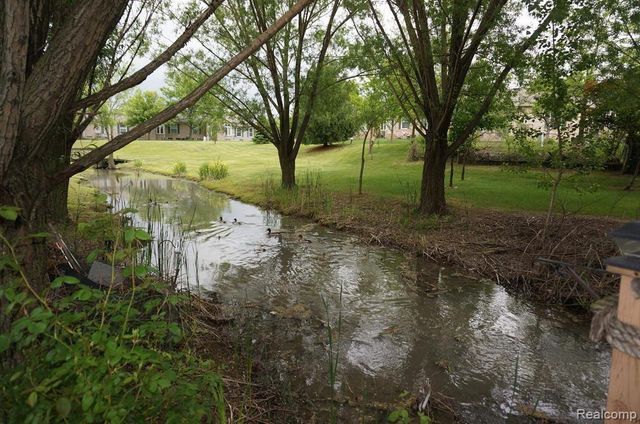 49954 Willowood Drive, Macomb, MI 48044