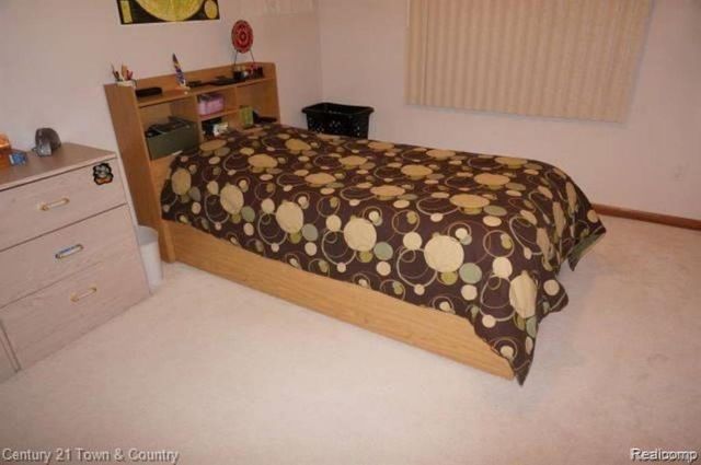 49954 Willowood Drive, Macomb, MI 48044