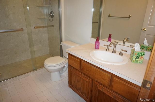 49954 Willowood Drive, Macomb, MI 48044