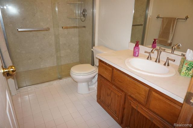 49954 Willowood Drive, Macomb, MI 48044