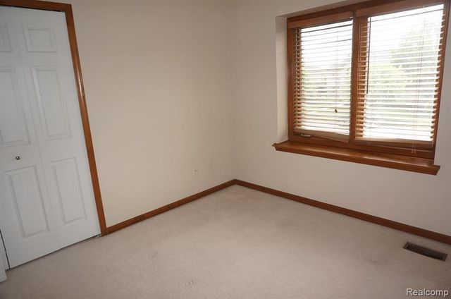 49954 Willowood Drive, Macomb, MI 48044