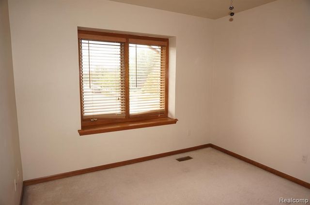 49954 Willowood Drive, Macomb, MI 48044