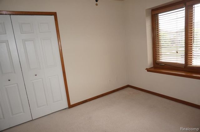 49954 Willowood Drive, Macomb, MI 48044