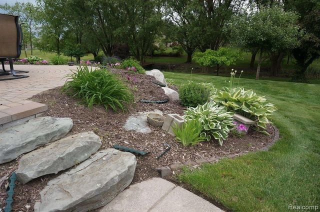 49954 Willowood Drive, Macomb, MI 48044