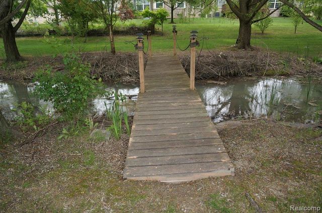 49954 Willowood Drive, Macomb, MI 48044