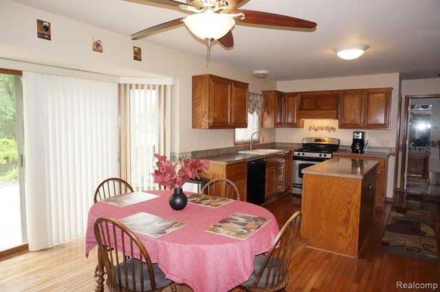 49954 Willowood Drive, Macomb, MI 48044