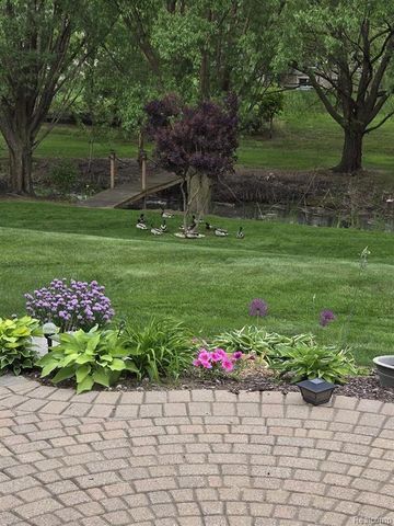49954 Willowood Drive, Macomb, MI 48044
