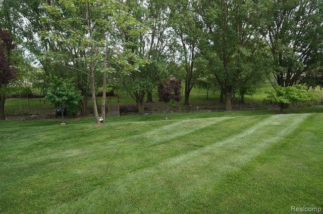 49954 Willowood Drive, Macomb, MI 48044