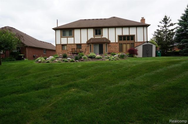 49954 Willowood Drive, Macomb, MI 48044