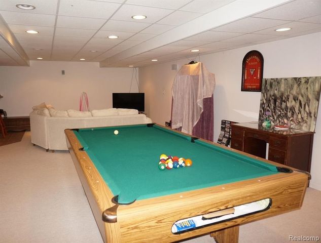 49954 Willowood Drive, Macomb, MI 48044