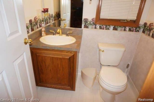 49954 Willowood Drive, Macomb, MI 48044