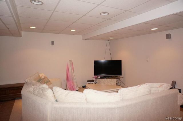 49954 Willowood Drive, Macomb, MI 48044