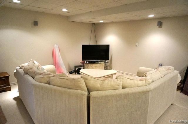 49954 Willowood Drive, Macomb, MI 48044