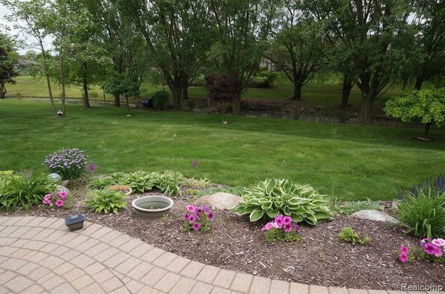 49954 Willowood Drive, Macomb, MI 48044