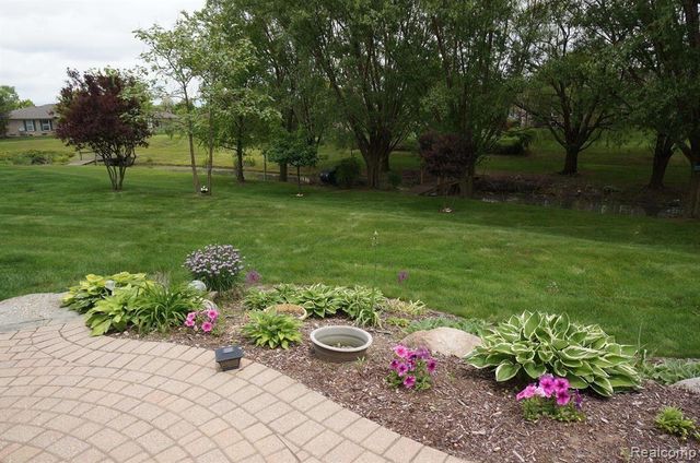 49954 Willowood Drive, Macomb, MI 48044